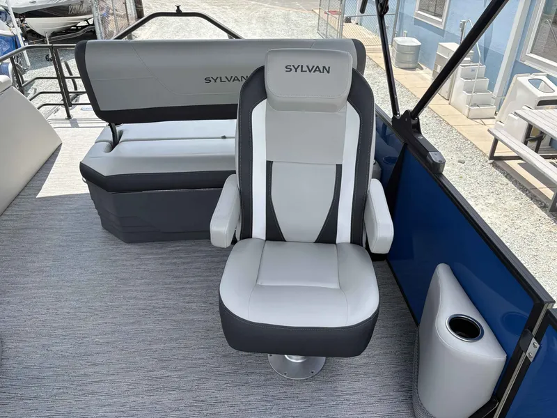 Slide: The Image of Sylvan X-5 CLZ DH 2026 boat seat with modern design. - 12