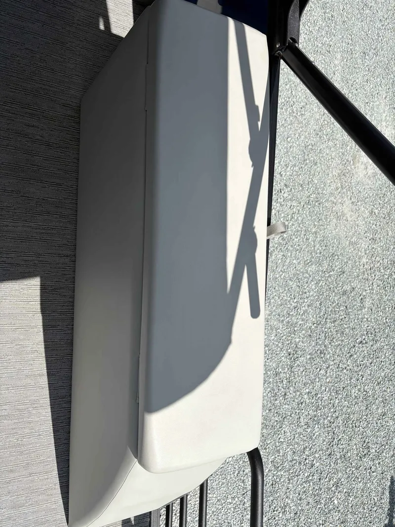 Slide: The Image of Sylvan X-5 CLZ DH 2026 seat with shadow. - 17