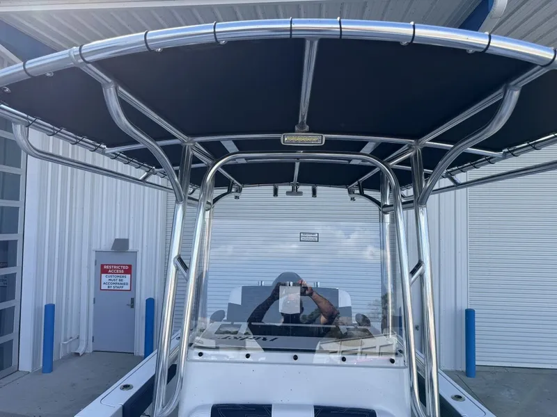 Slide: The Image of Parker Marine 210 Coastal Elite 2026 - 18