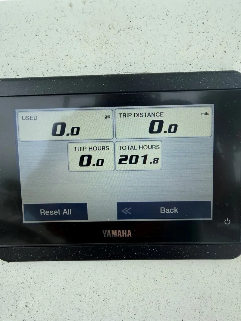 Slide: The Image of Yamaha display on Parker 2400 Center Console 2025 boat. - 18