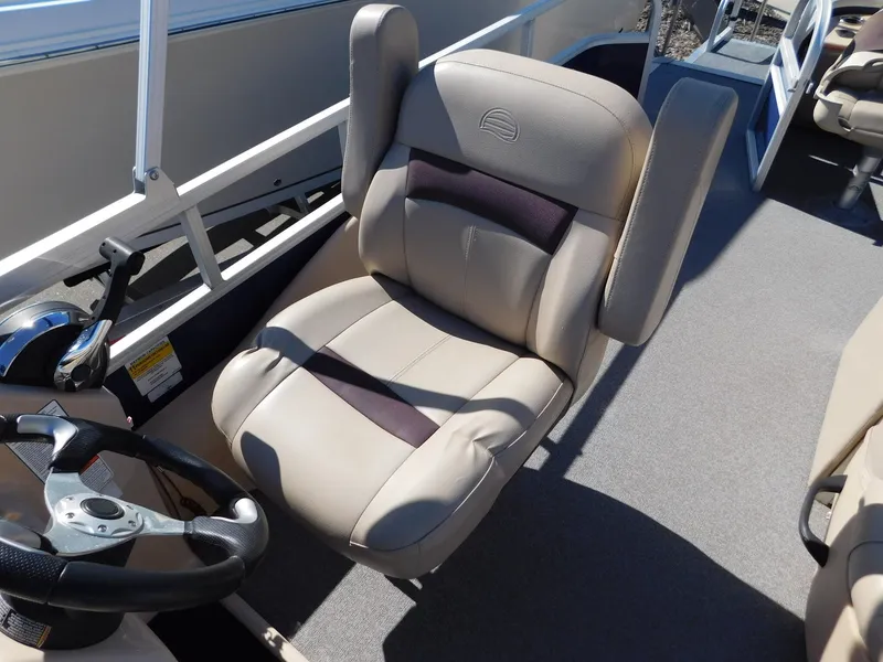 Slide: The Image of Sun Tracker Fishin' Barge 22 DLX 2017 - 14