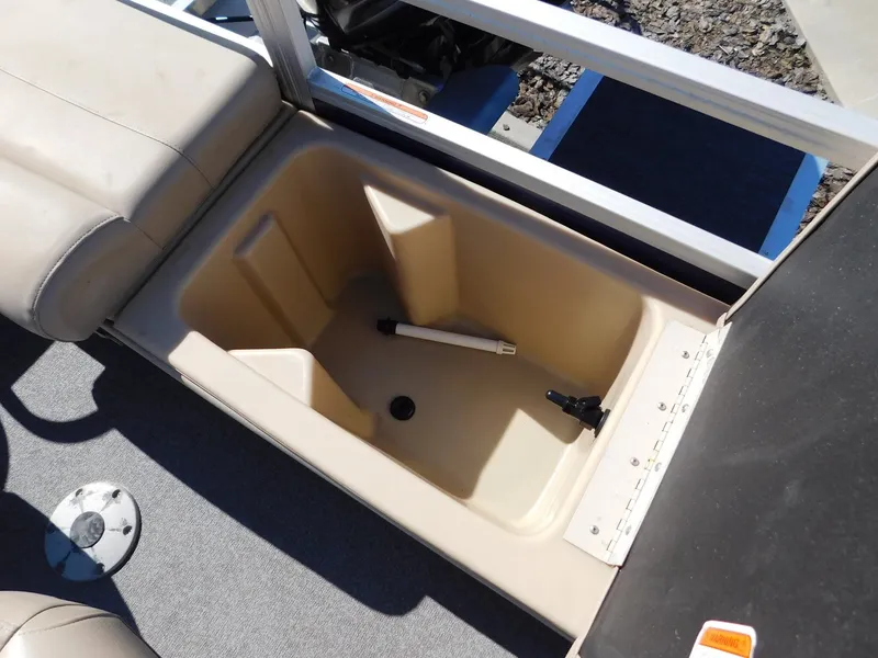 Slide: The Image of Sun Tracker Fishin' Barge 22 DLX 2017 - 23