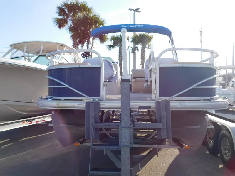 Slide: The Image of Sun Tracker Fishin' Barge 22 DLX 2017 - 3