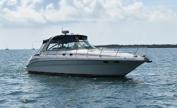 Slide: The Image of Sea Ray 410 Express Cruiser 2001 - 1