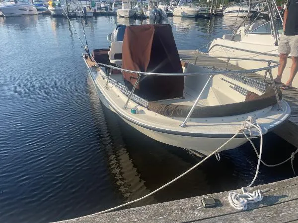 Slide: The Image of Boston Whaler Outrage 18 1988 - 3