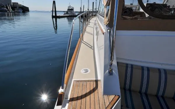 Slide: The Image of Grand Banks Eastbay 43EX 2000 - 11