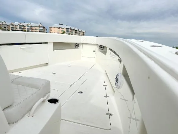 Slide: The Image of SeaVee 390z Center Console 2017 - 9