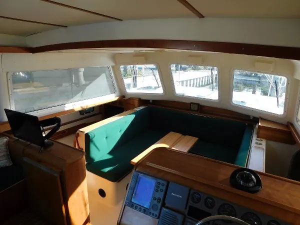 Slide: The Image of PDQ 34 Power Catamaran 2003 - 4