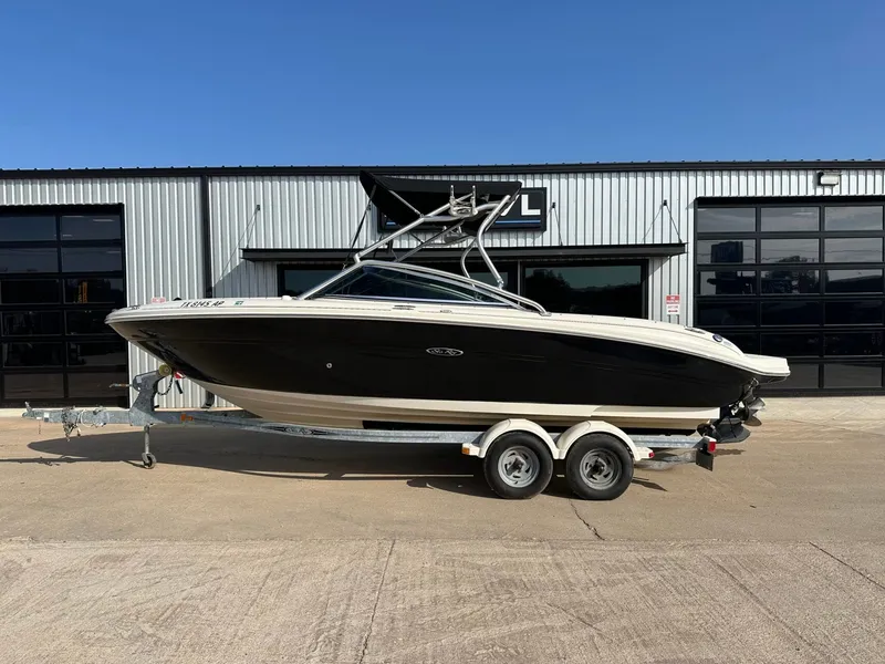 Slide: The Image of Sea Ray 220 Select 2005 - 1