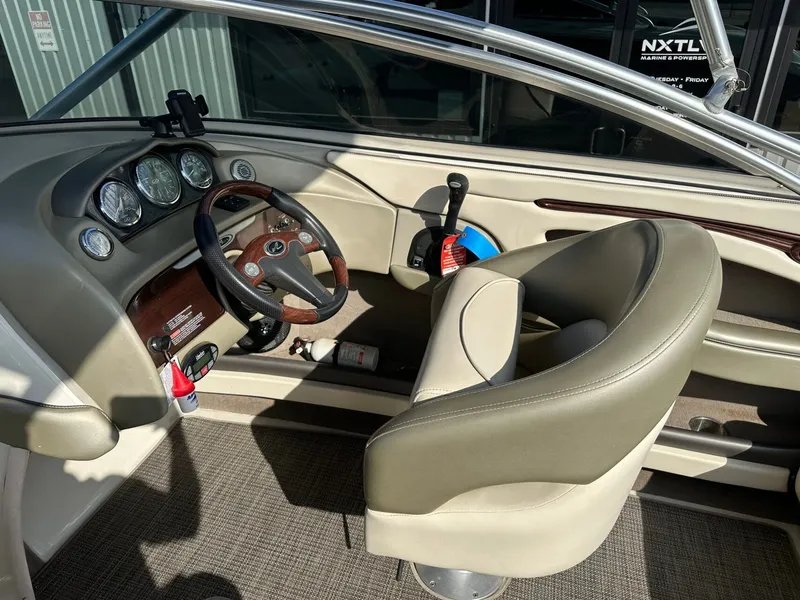Slide: The Image of Sea Ray 220 Select 2005 - 24