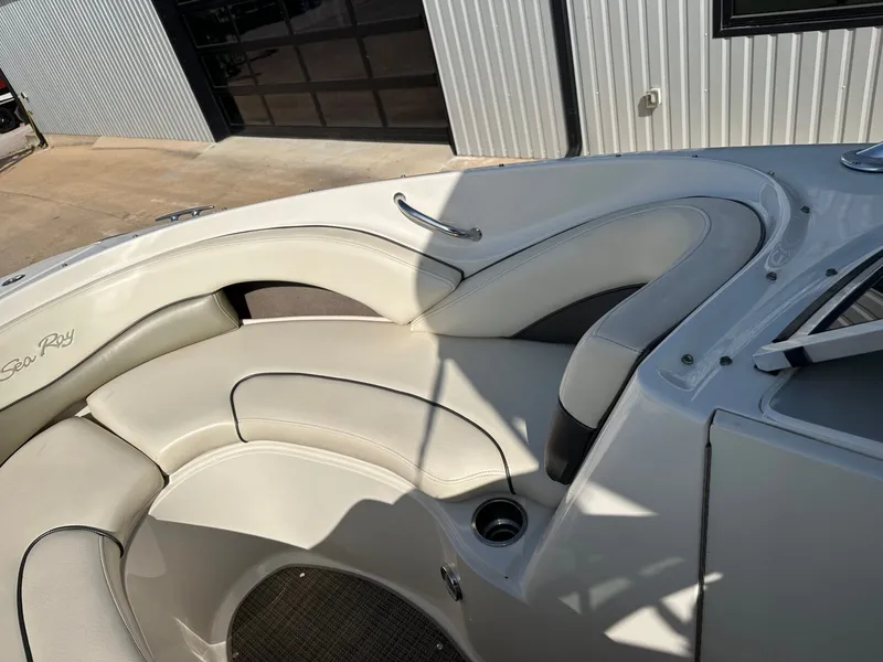 Slide: The Image of Sea Ray 220 Select 2005 - 32