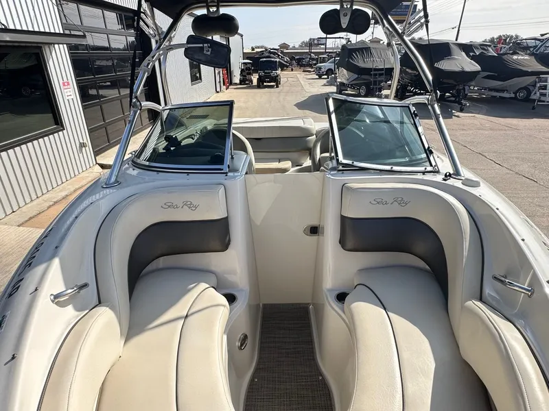 Slide: The Image of Sea Ray 220 Select 2005 - 34