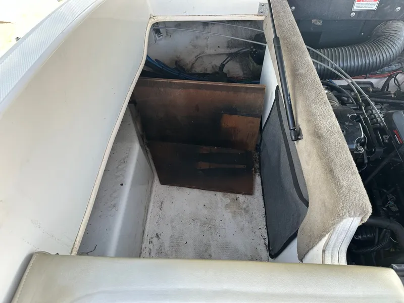 Slide: The Image of Sea Ray 220 Select 2005 - 39