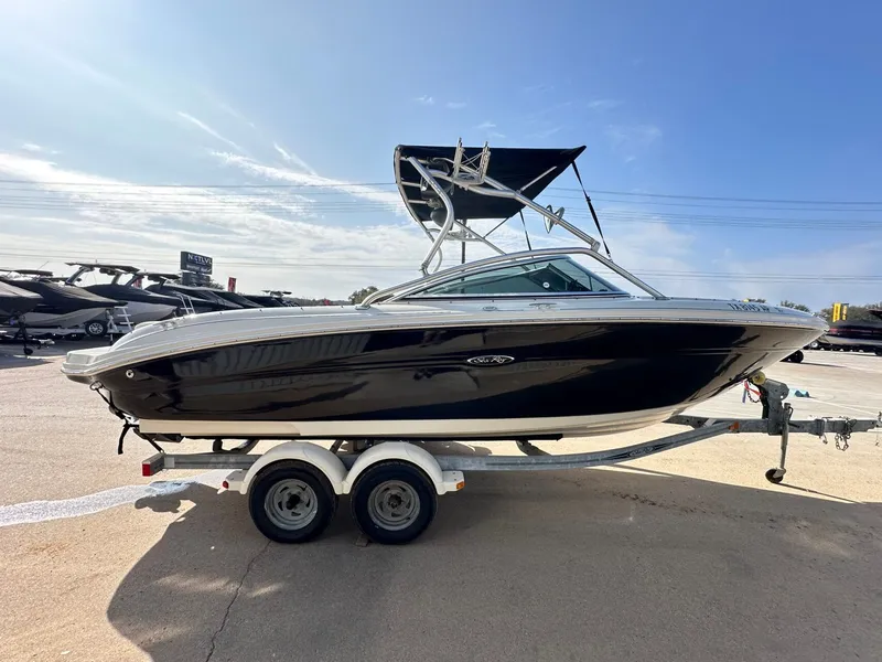 Slide: The Image of Sea Ray 220 Select 2005 - 6