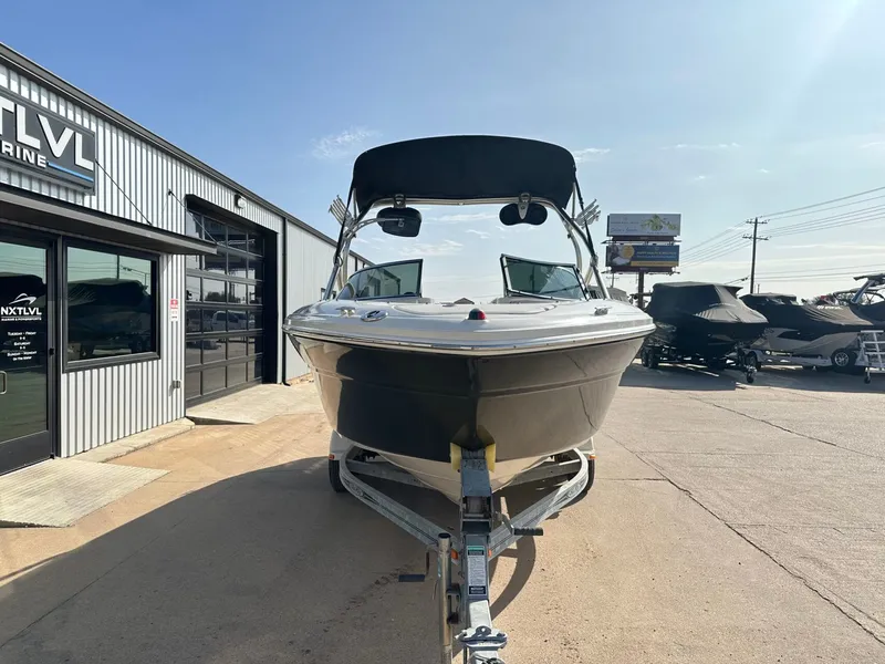 Slide: The Image of Sea Ray 220 Select 2005 - 8