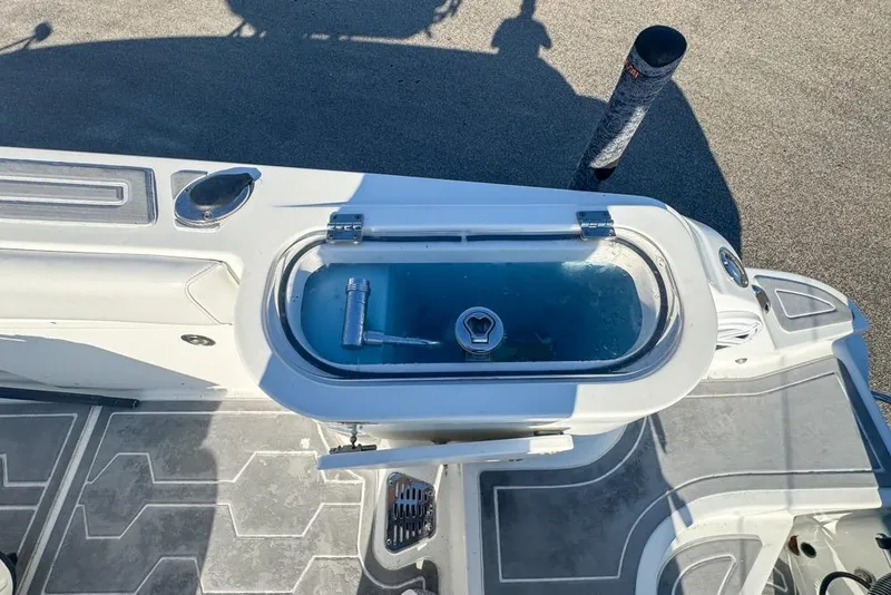 Slide: The Image of 2021 Wellcraft 262 Fisherman boat with livewell and deck view. - 32