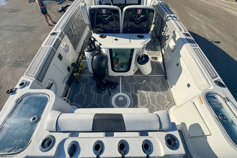 Slide: The Image of 2021 Wellcraft 262 Fisherman boat interior with seating and fishing equipment. - 37