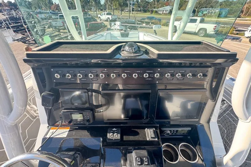 Slide: The Image of 2021 Wellcraft 262 Fisherman boat dashboard with navigation controls and displays. - 57
