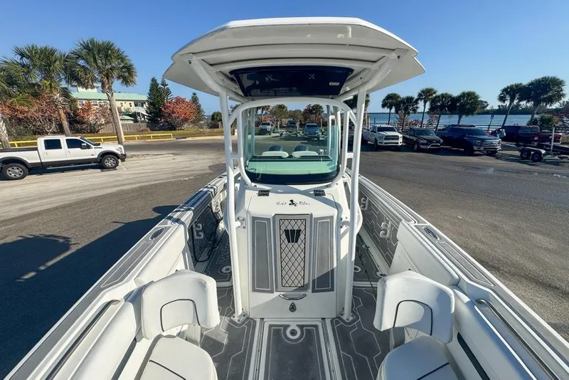 Slide: The Image of 2021 Wellcraft 262 Fisherman boat at a sunny marina with palm trees. - 70