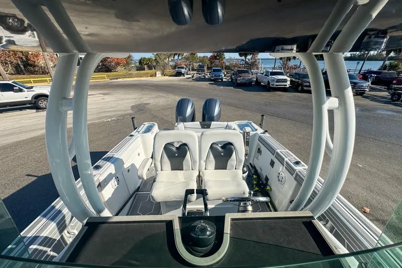 Slide: The Image of 2021 Wellcraft 262 Fisherman boat interior with dual seats and modern design. - 81