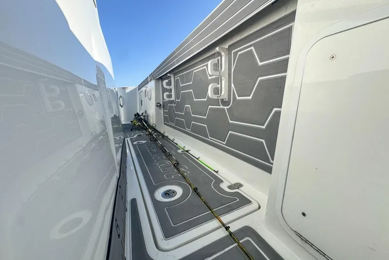 Slide: The Image of 2021 Wellcraft 262 Fisherman boat interior with fishing rod storage and sleek design. - 86