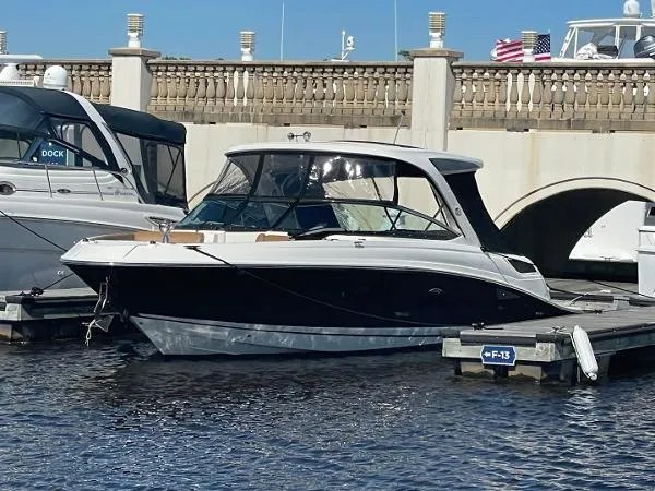 Slide: The Image of Sea Ray 350 SLX 2015 - 0