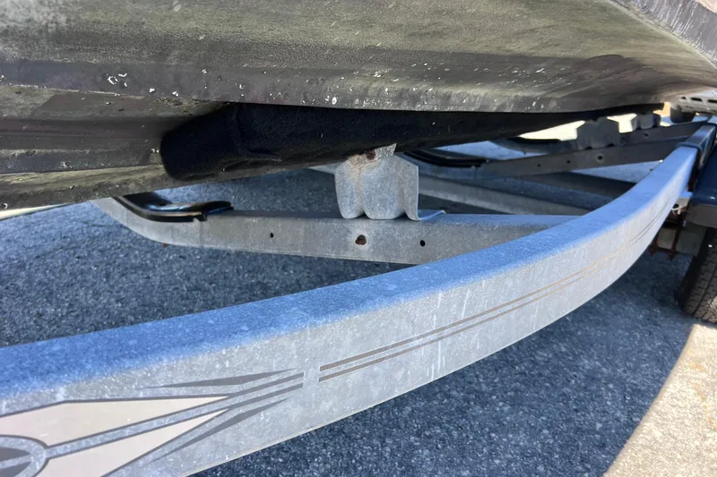 Slide: The Image of 2015 Sea Ray 21 SPX OB boat on a trailer, close-up view. - 9