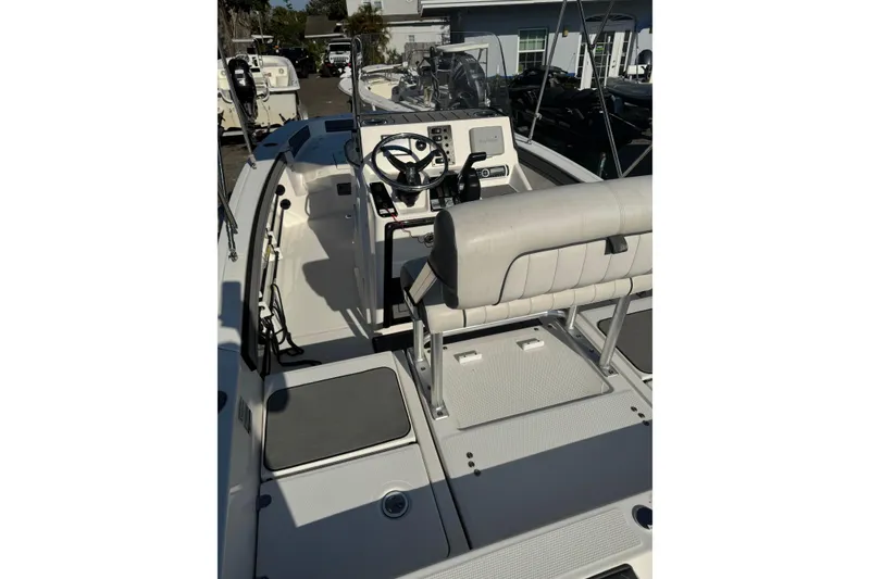 Slide: The Image of 2018 Yamaha Boats 190 FSH Deluxe interior with steering console and seating. - 17