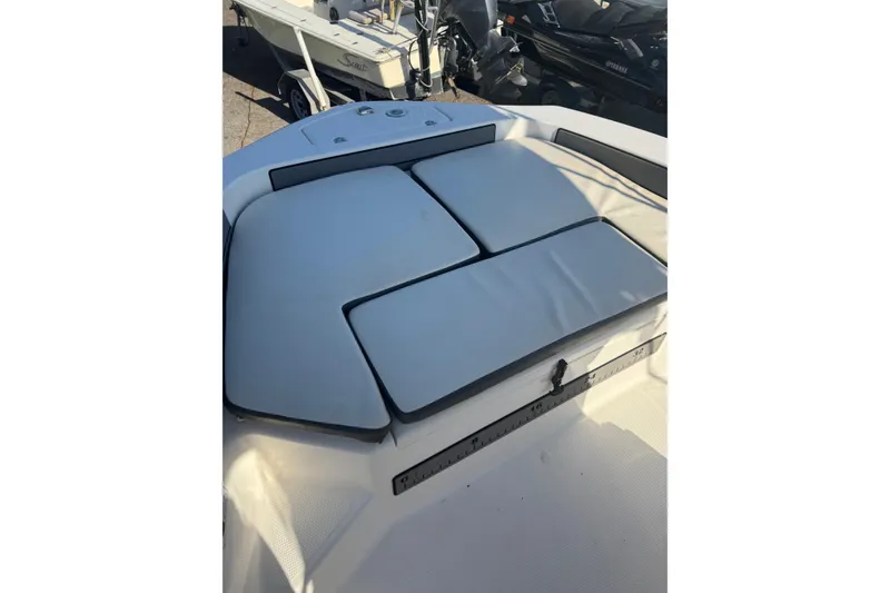 Slide: The Image of 2018 Yamaha Boats 190 FSH Deluxe with cushioned seating area. - 24