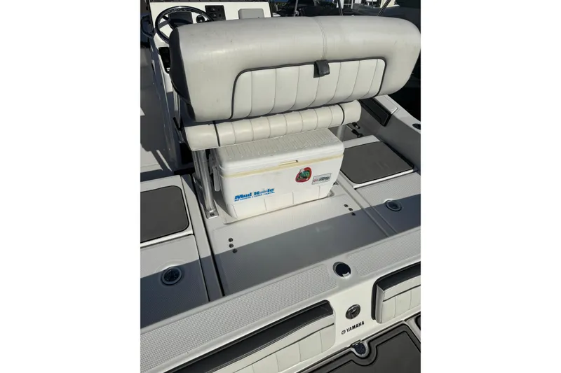 Slide: The Image of 2018 Yamaha Boats 190 FSH Deluxe interior with seating and storage area. - 25