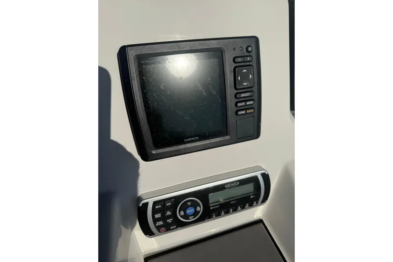 Slide: The Image of Control panel of 2018 Yamaha Boats 190 FSH Deluxe with Garmin display and audio system. - 27