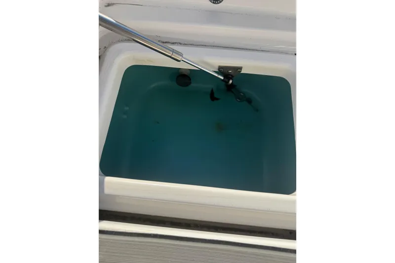 Slide: The Image of Livewell in 2018 Yamaha Boats 190 FSH Deluxe, filled with water. - 30