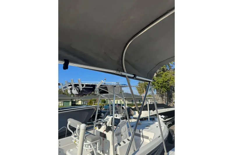Slide: The Image of 2018 Yamaha Boats 190 FSH Deluxe with canopy and fishing equipment. - 31