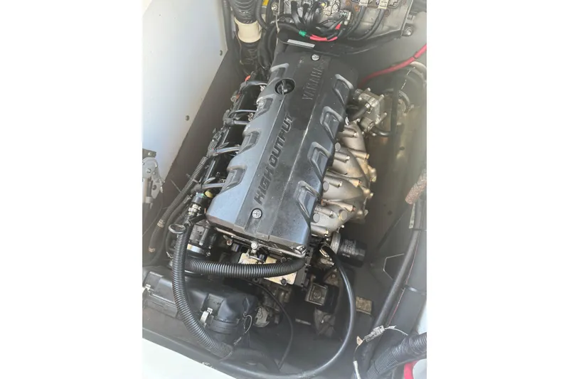 Slide: The Image of Engine of 2018 Yamaha Boats 190 FSH Deluxe, showcasing internal components and wiring. - 33