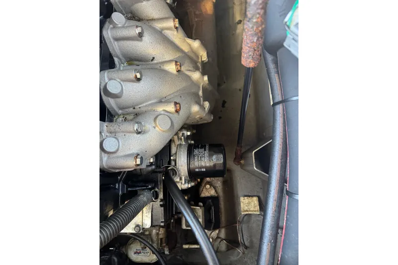 Slide: The Image of Engine compartment of 2018 Yamaha Boats 190 FSH Deluxe, showing mechanical components. - 34