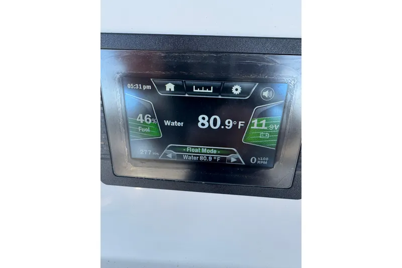 Slide: The Image of Dashboard display of 2018 Yamaha Boats 190 FSH Deluxe showing water temperature and fuel level. - 36