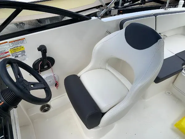 Slide: The Image of Bayliner VR4 OB 2019 - 11