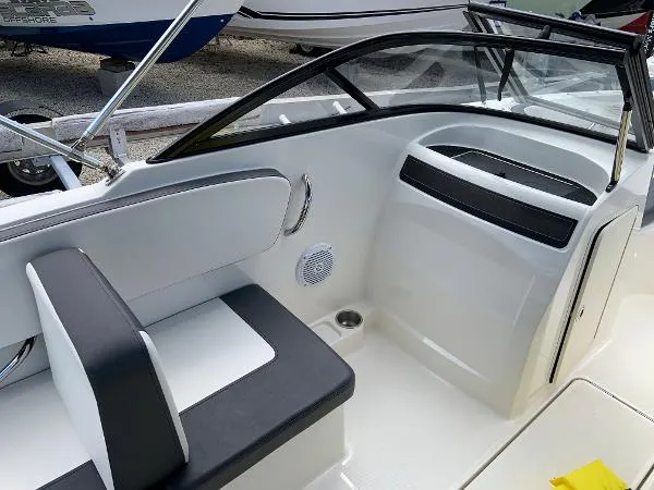 Slide: The Image of Bayliner VR4 OB 2019 - 9