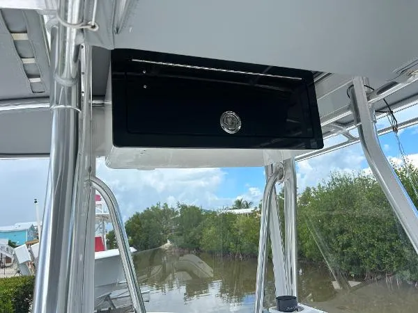Slide: The Image of Contender 24S 2019 - 10