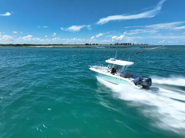 Slide: The Image of Robalo R272 Center Console 2021 - 10