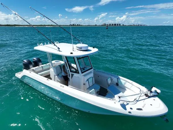 Slide: The Image of Robalo R272 Center Console 2021 - 4