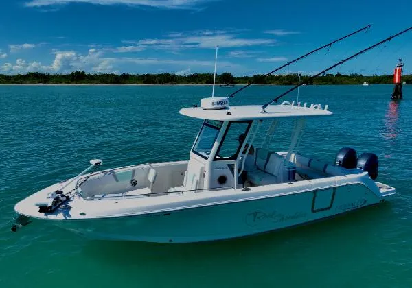 Slide: The Image of Robalo R272 Center Console 2021 - 7