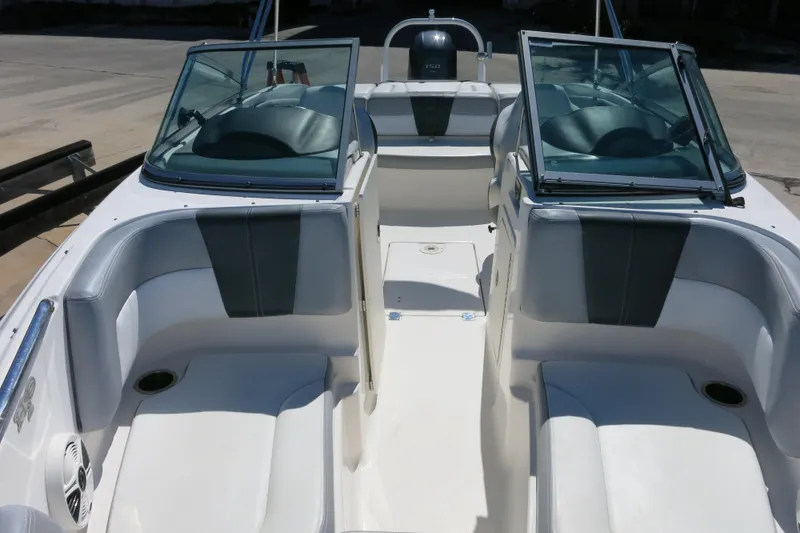 Slide: The Image of 2019 Chaparral 21 H2O Sport OB boat interior with seating and windshield. - 24