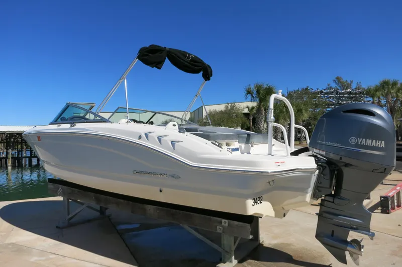 Slide: The Image of 2019 Chaparral 21 H2O Sport OB boat with Yamaha outboard motor, docked under clear blue sky. - 7