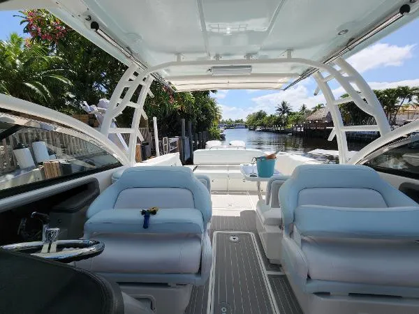 Slide: The Image of Robalo 317dc 2018 - 4