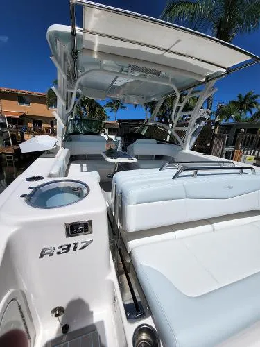 Slide: The Image of Robalo 317dc 2018 - 7