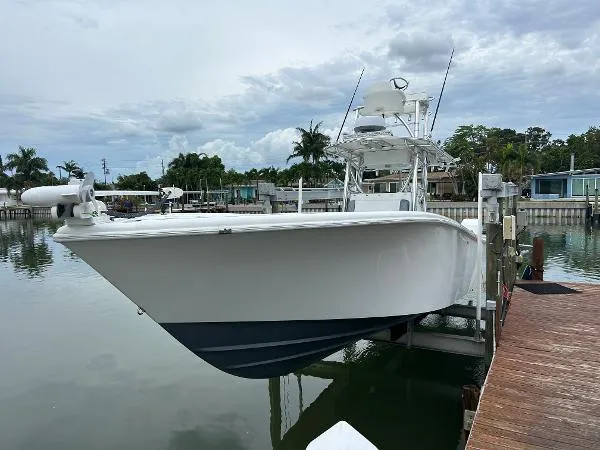 Slide: The Image of Yellowfin 34 2006 - 3