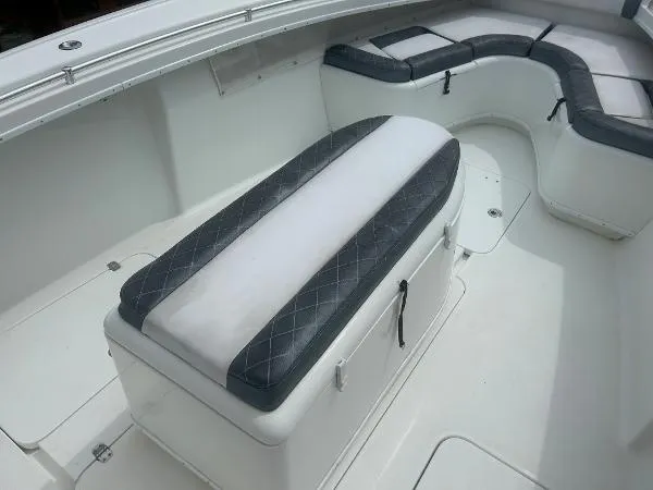 Slide: The Image of Yellowfin 34 2006 - 9