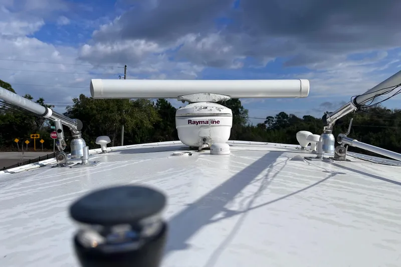 Slide: The Image of 2004 Yellowfin 36 Offshore boat radar system under cloudy sky. - 69