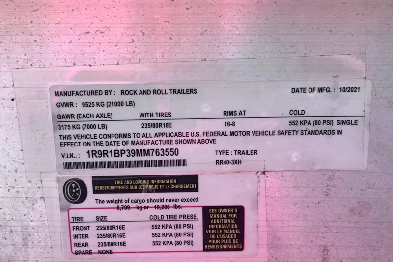 Slide: The Image of Label on Rock and Roll Trailers, GVWR 9525 kg, manufactured 10/2021. - 77